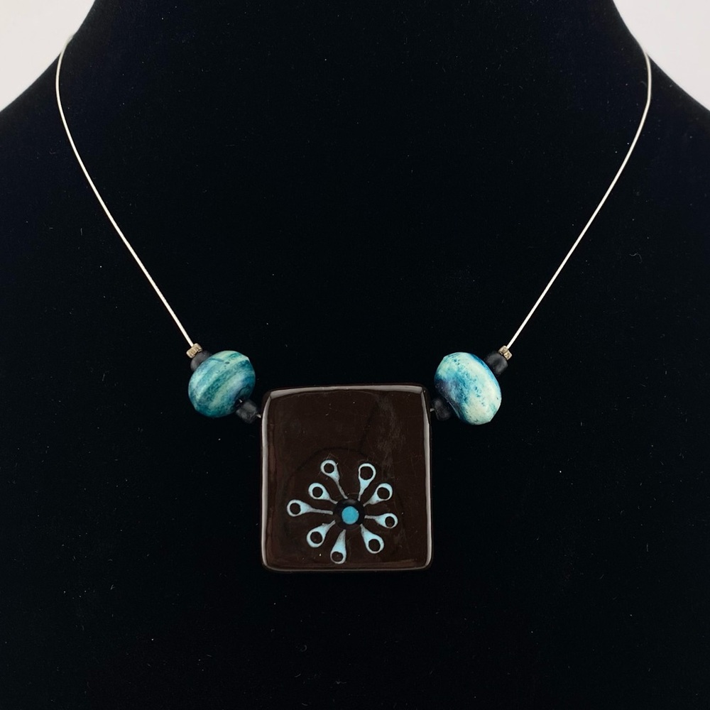 🇨🇦 Floral Pendant Necklace by Ketto